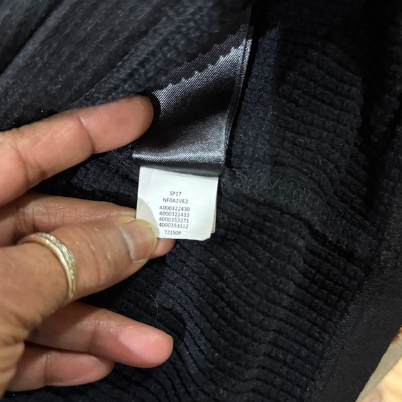 The North Face Black Half-Zip Pullover - Picture 5 of 6